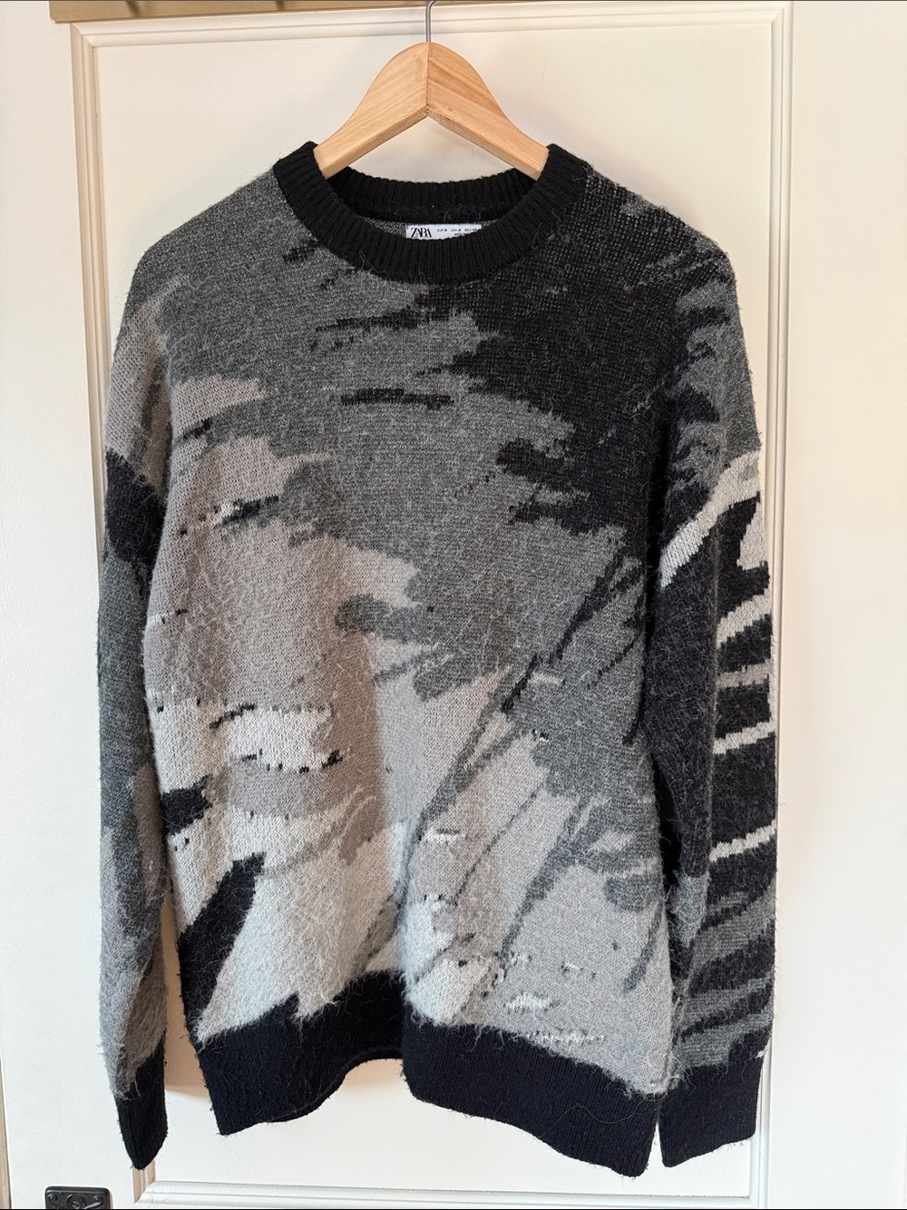Black and gray Zara patterned sweater size medium